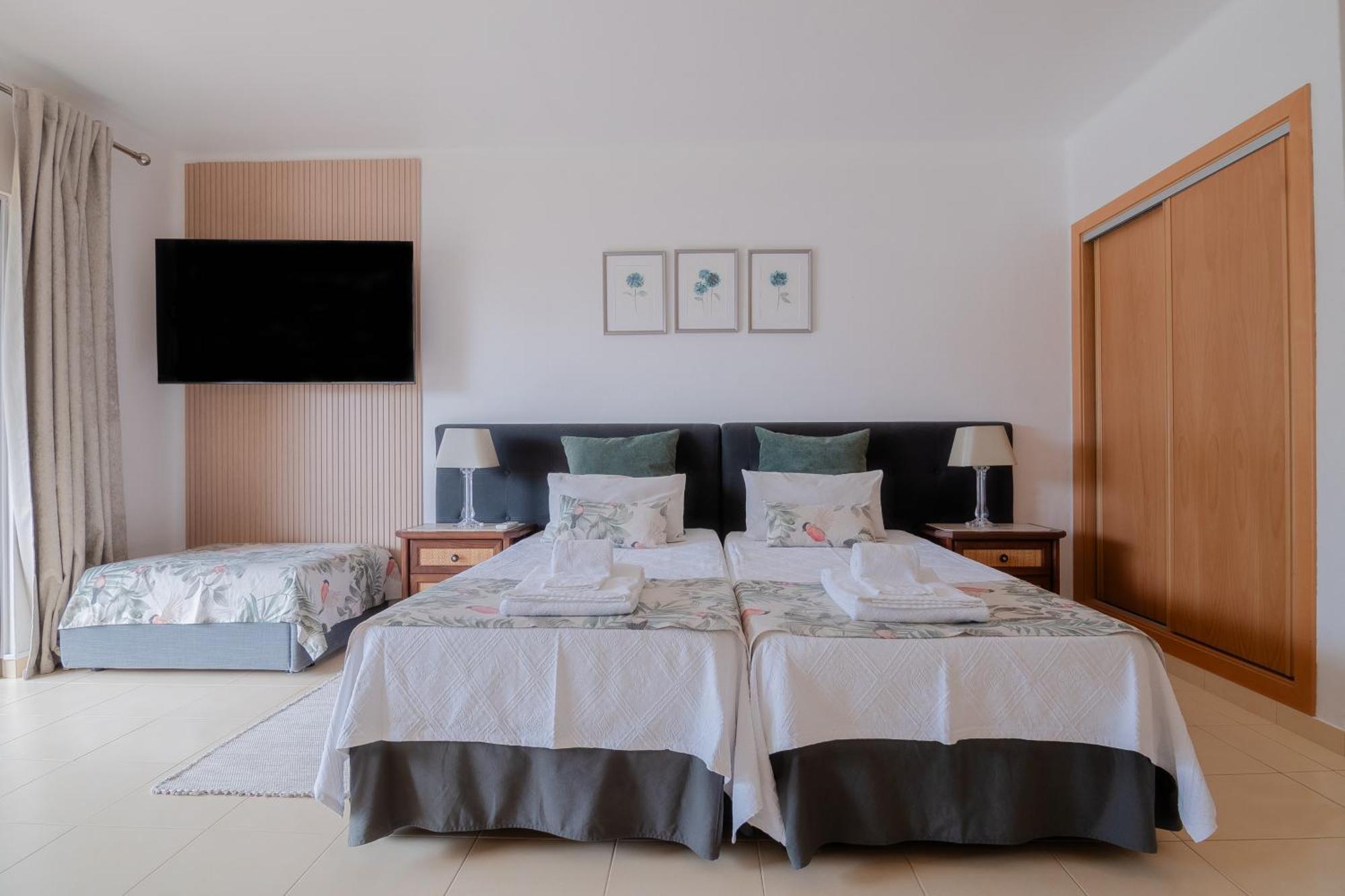 Seacoast Retreat With Pool And Beach Access By Drago Rentals Albufeira Kültér fotó